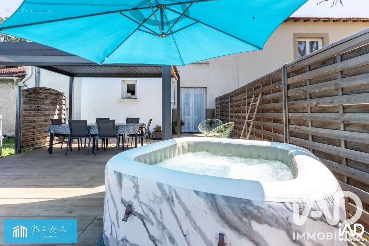 Maison 141 m² à Saint-Cyprien  - photo 4