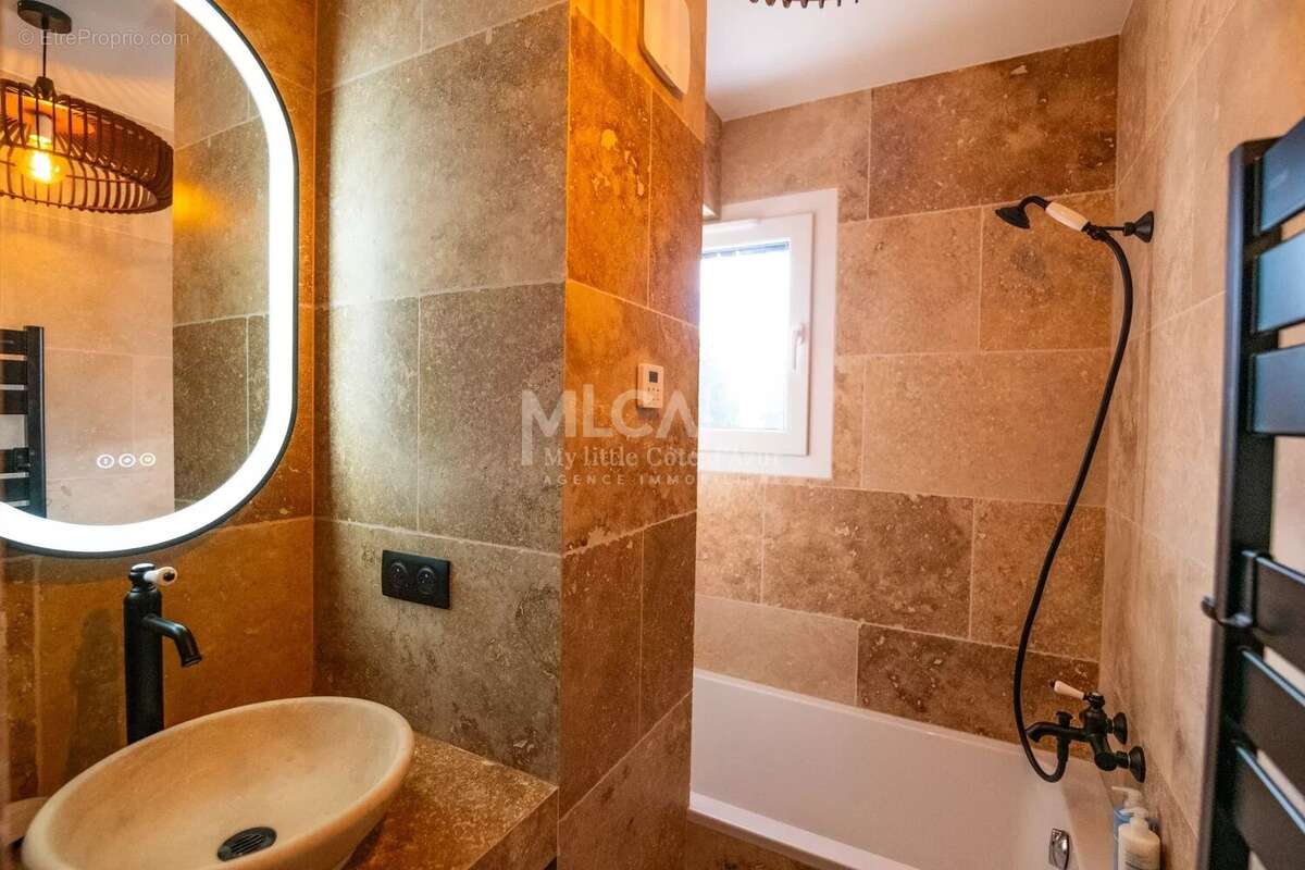 Appartement à SAINT-ETIENNE-DE-TINEE