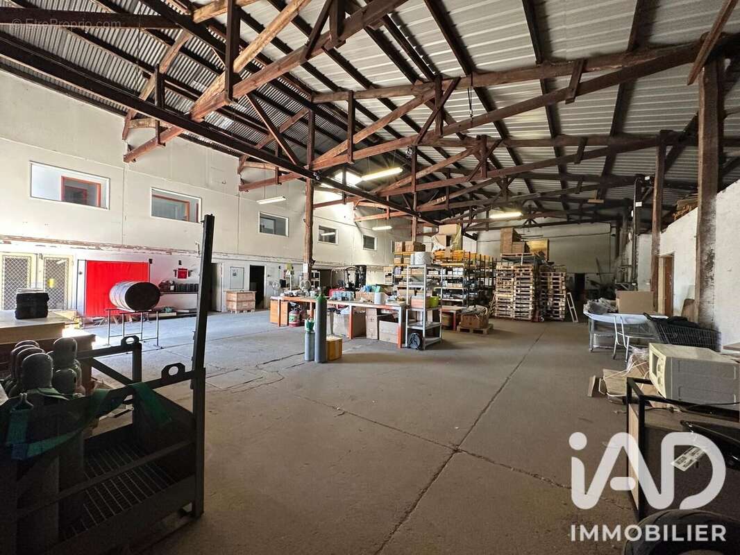 Commerce 910 m² à Preignac  - photo 2