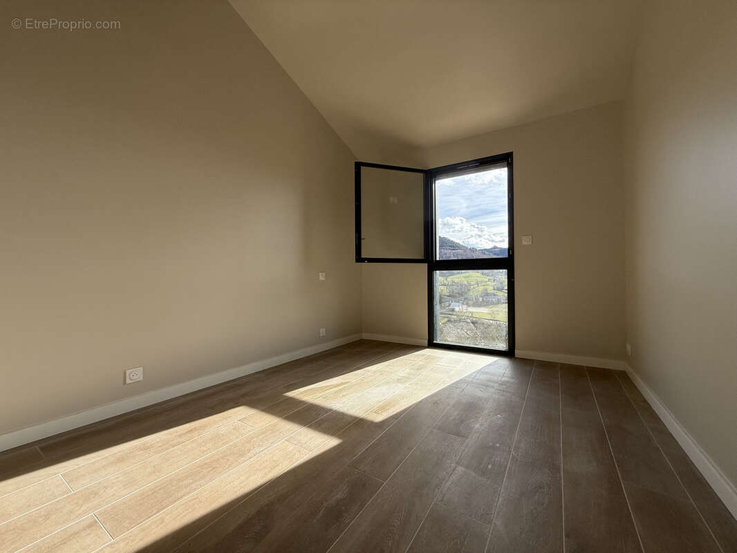 Maison à SAINT-LAURENT-D'OLT