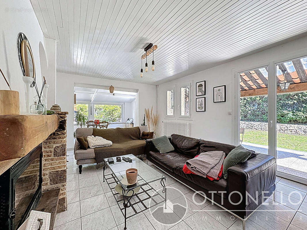 Maison à ROQUEBRUNE-SUR-ARGENS