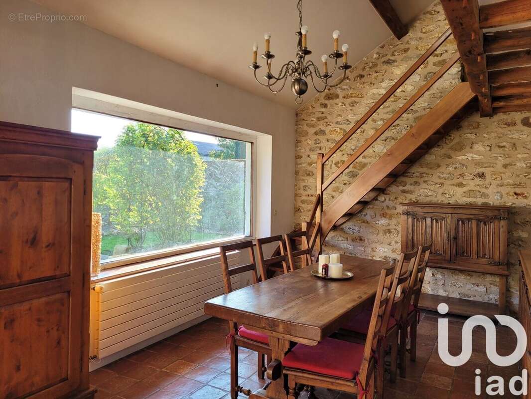 Maison 250 m² à La Celle-Les-Bordes  - photo 7