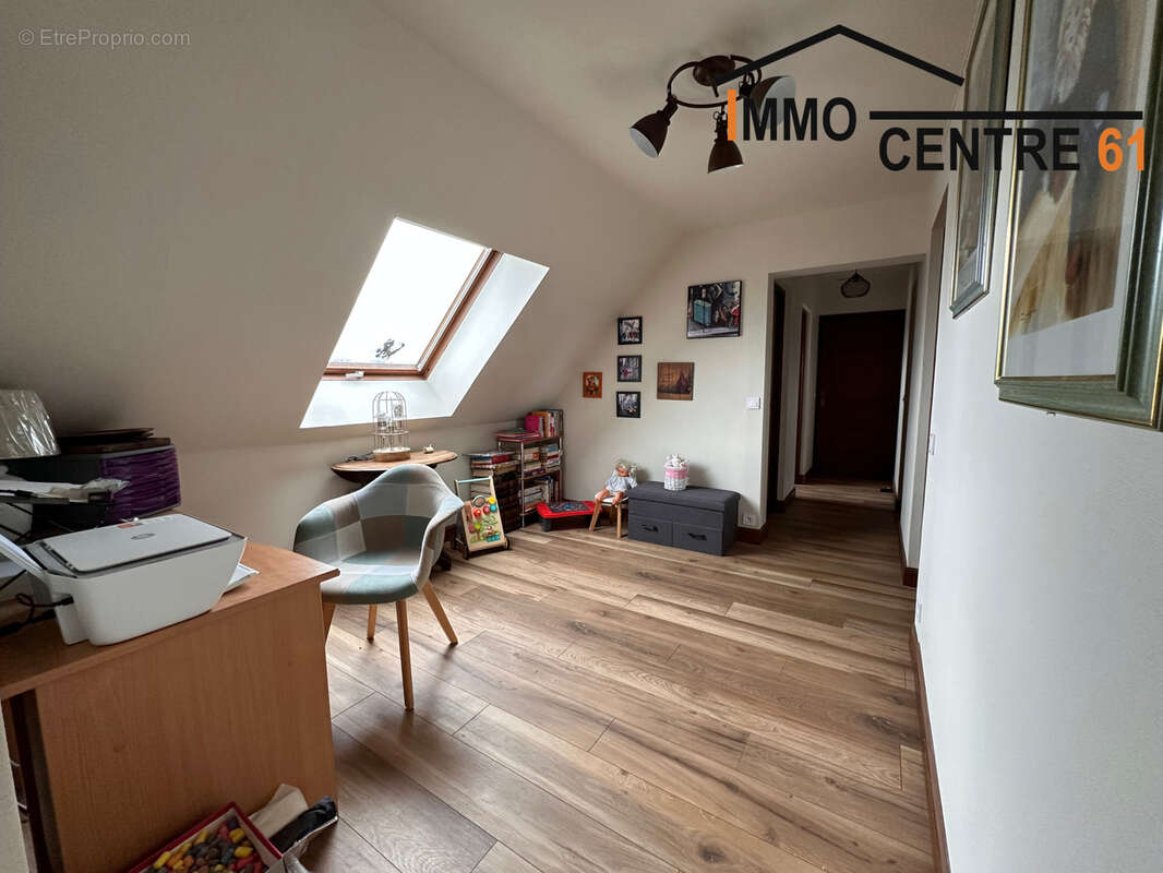 Maison d'architecte 5 chambres et un gîte de 64m2 sur un terrain de 5527m2 arboré. - photo 21