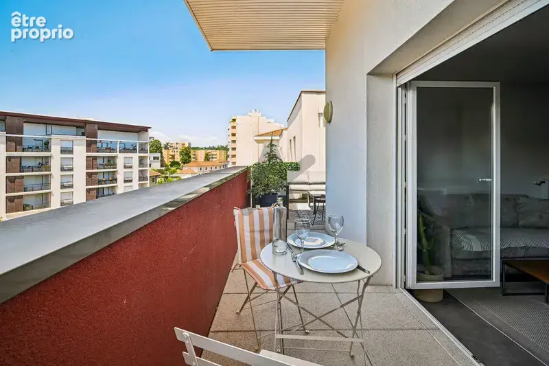 Oullins - Centre: Un appartement T2 de 47m2 avec terrasse et garage - photo 3