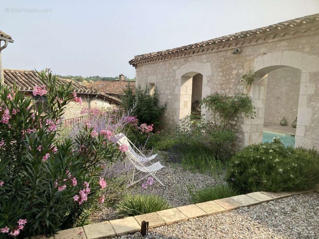 Maison de village d'exception, avec piscine à 5 min. de Cahuzac-sur-Vère - photo 4