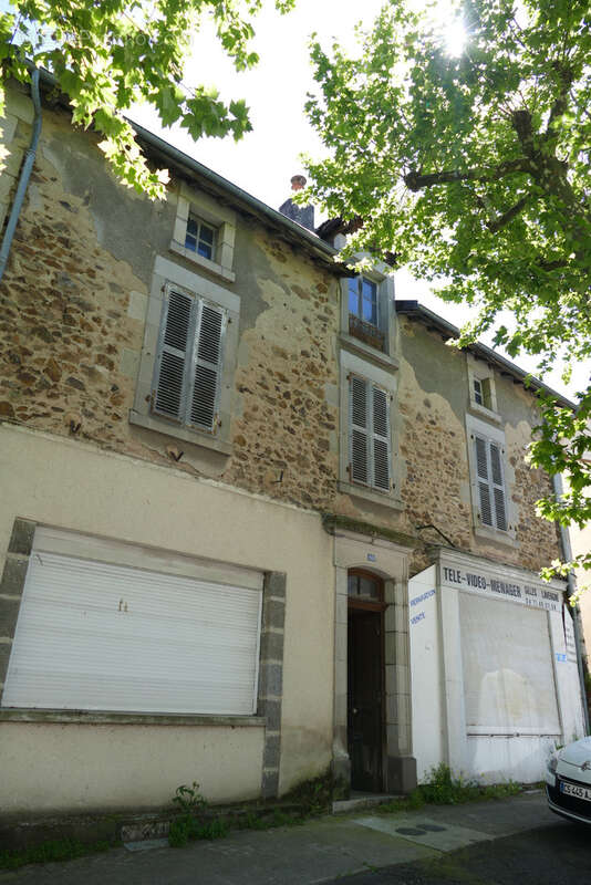 Maison à rénover avec local commercial et logement indépendants (Maurs, 15) - photo 2