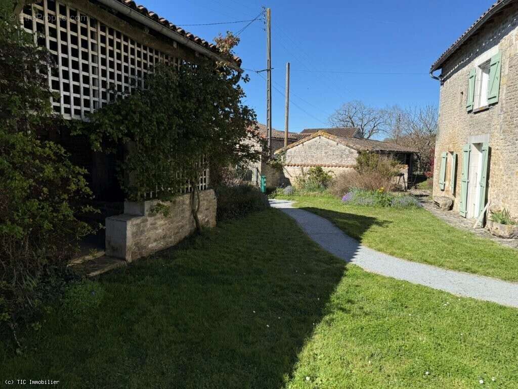 Maison à VILLEFAGNAN