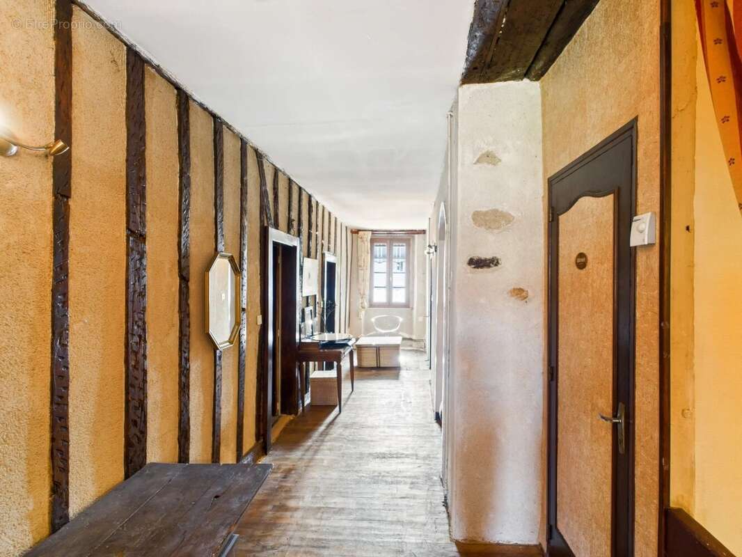 Maison à CHALUS