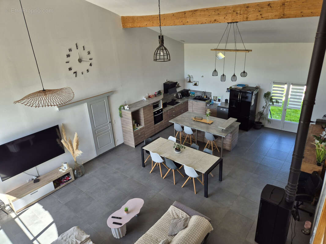 Ferme rénovée de 276 m2 avec garages, piscine et jardin clos - sans vis à vis ! - photo 6