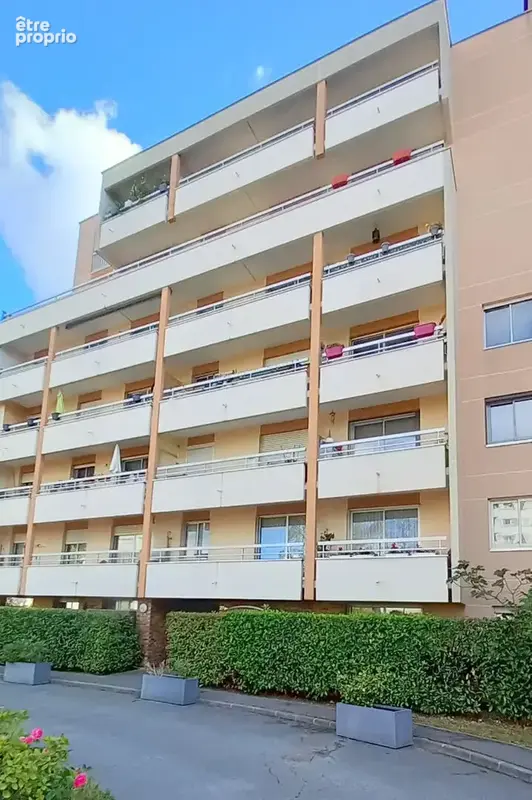 Centre-ville f1 dans immeuble de standing avec balcon et parking - photo 1