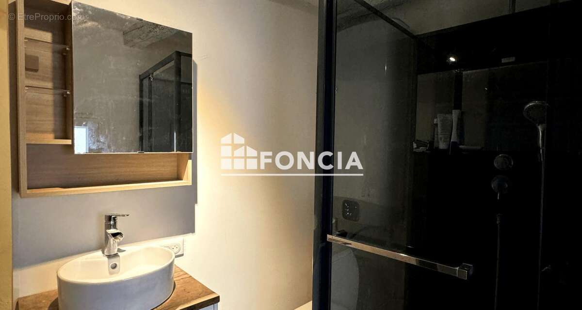 Appartement à ROQUEBRUNE-SUR-ARGENS