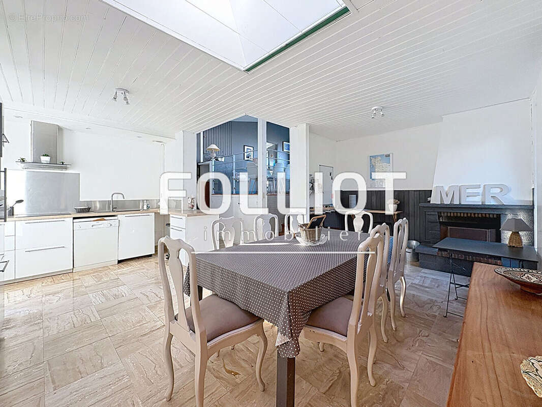 Maison à DONVILLE-LES-BAINS