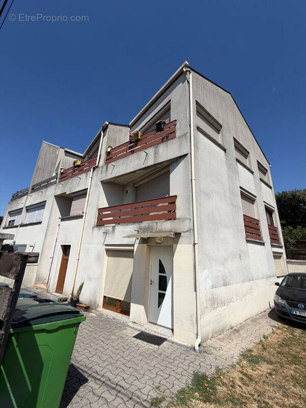 Appartement à LES PAVILLONS-SOUS-BOIS