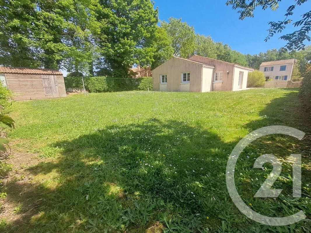 Maison à GROSBREUIL