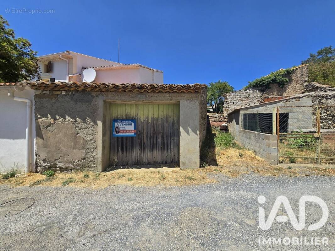 Photo 1 - Parking à ALBAS