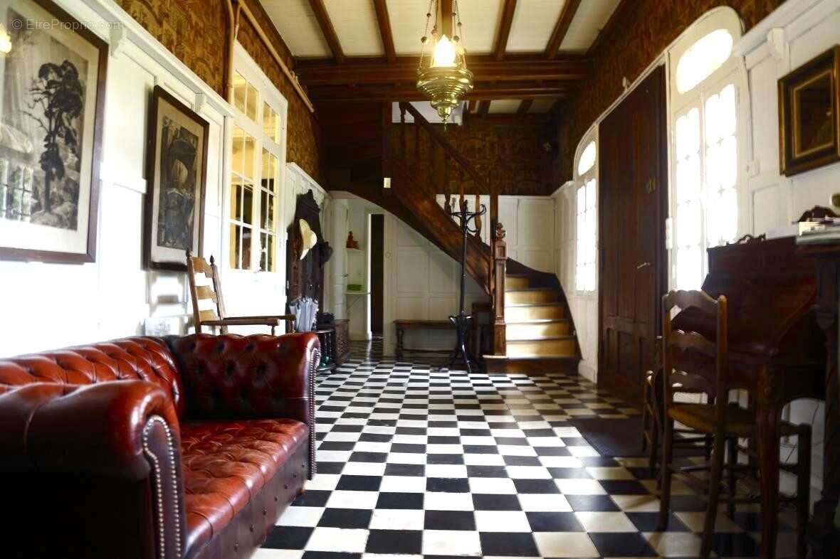 Maison à EGLISE-NEUVE-D&#039;ISSAC