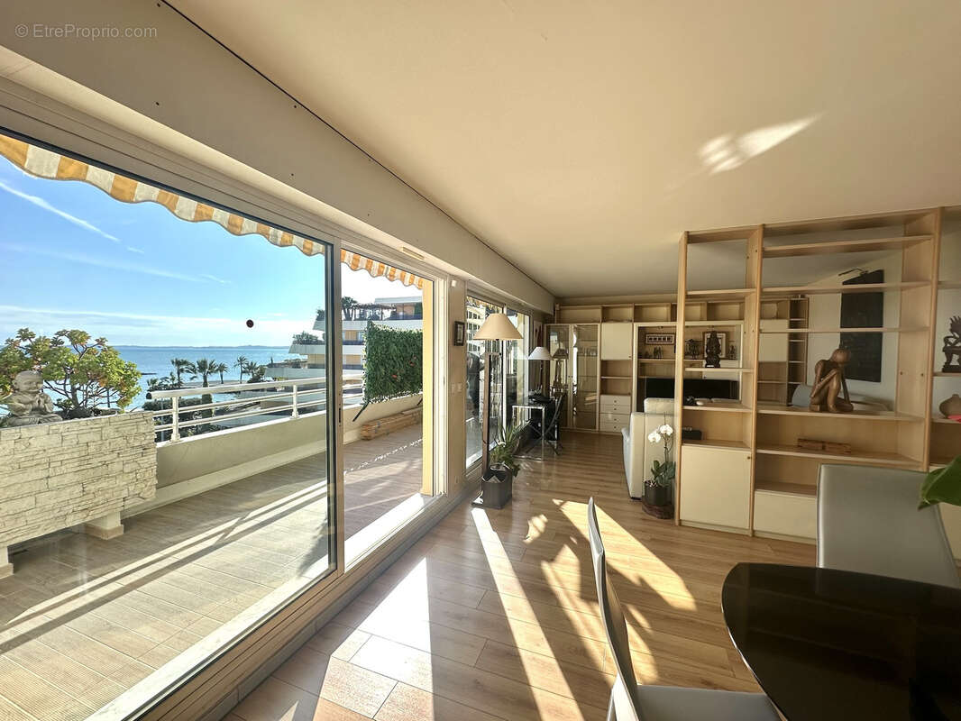 Appartement à SAINT-LAURENT-DU-VAR