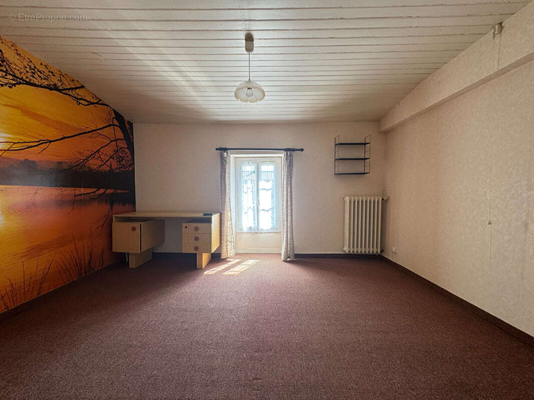 AIZENAY, maison 5 chambres et grandes dépendances sur 2 535 m2 de terrain - photo 14