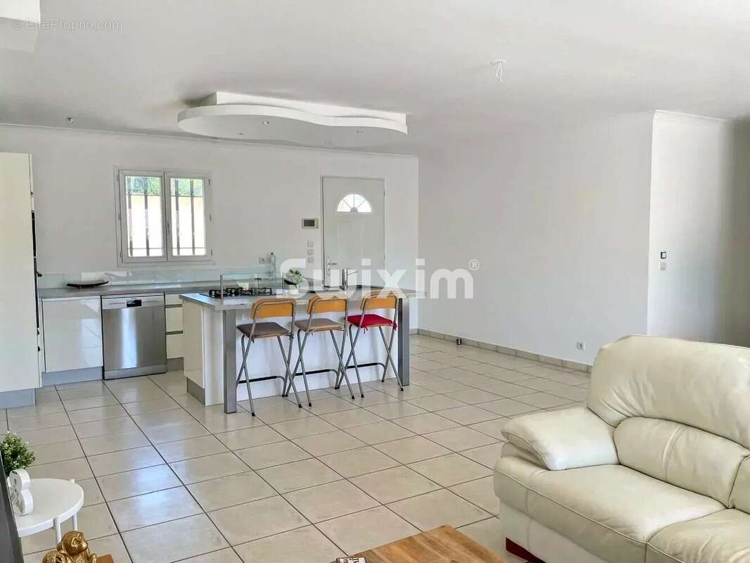 Maison à ROQUEBRUNE-SUR-ARGENS