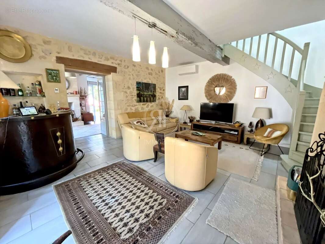 Maison familiale + dépendances avec jardin et piscine - photo 6