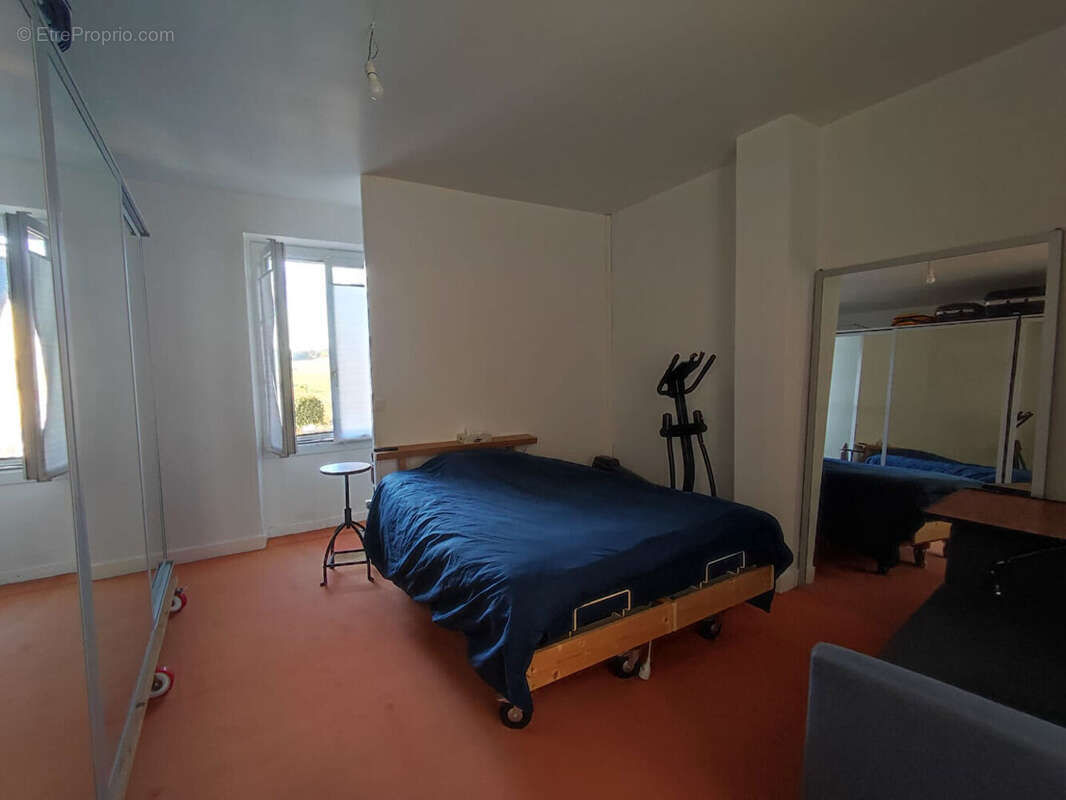 Maison à MONTREVAULT