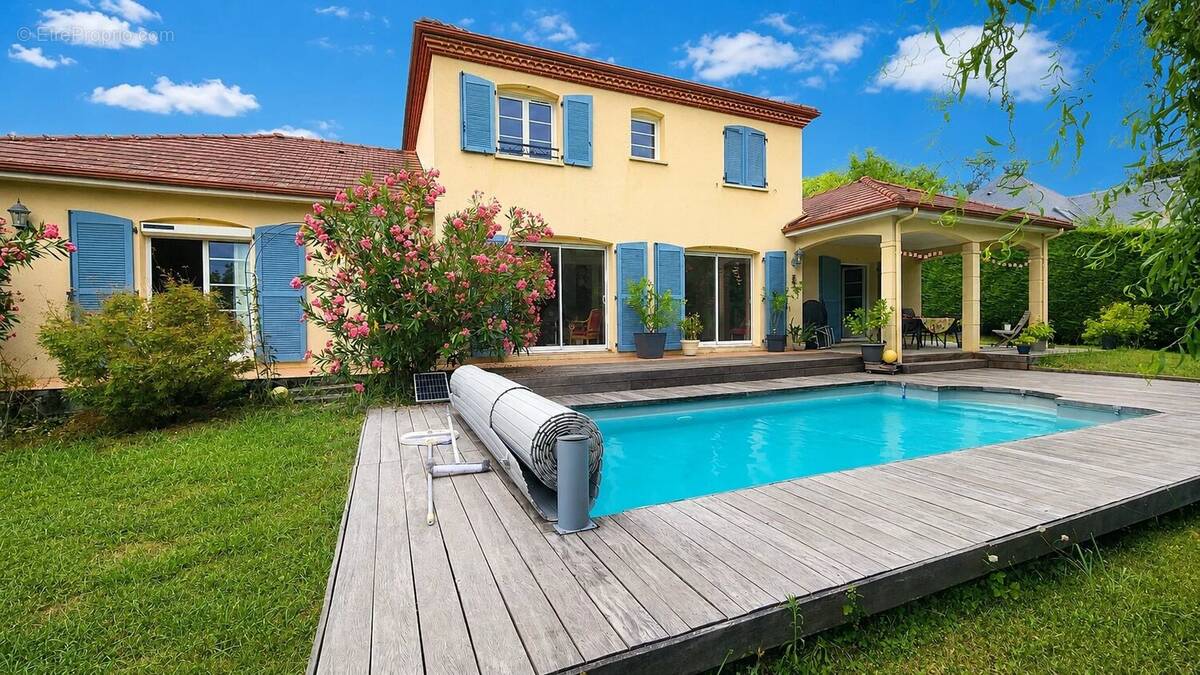 Maison à SERRES-CASTET