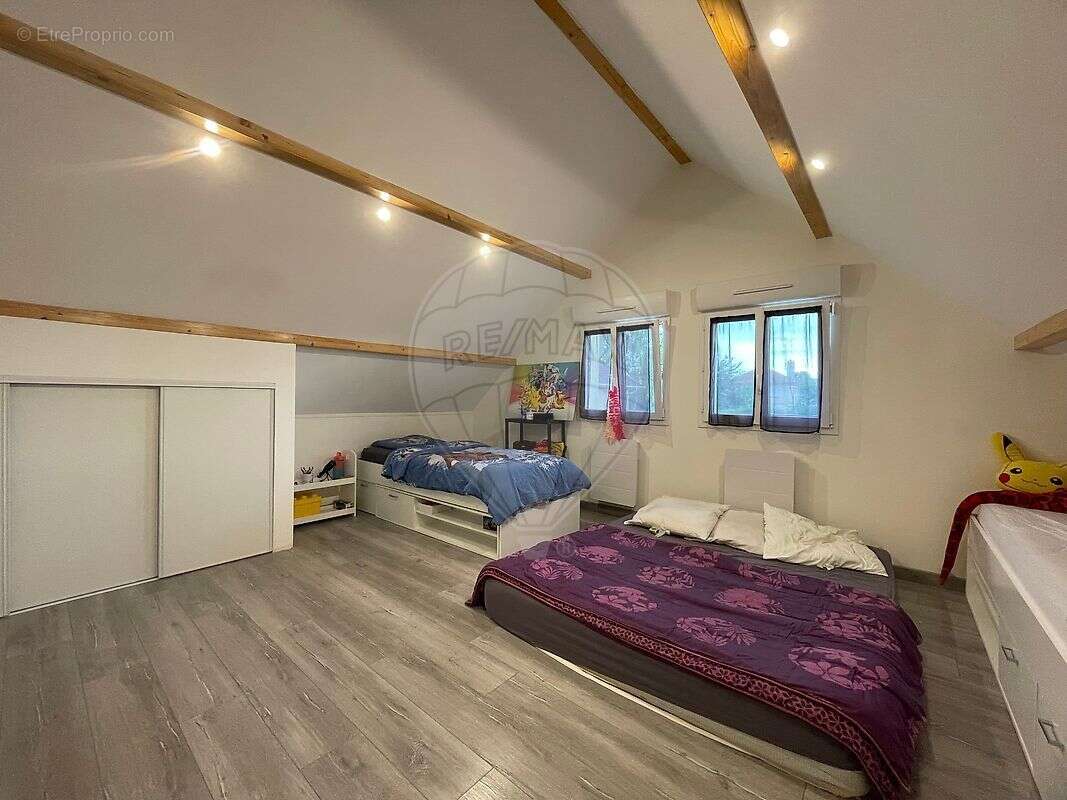 Maison à SAINT-JULIEN-LES-VILLAS