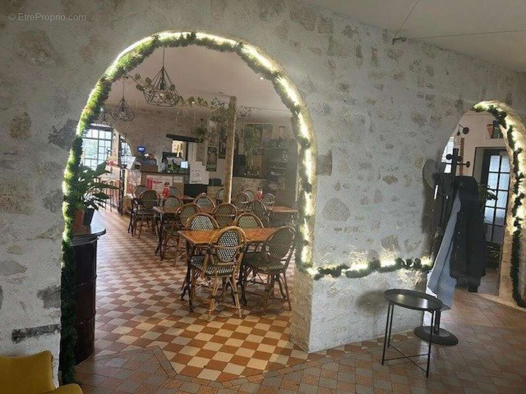 Photo 2 - Commerce à BREVAL