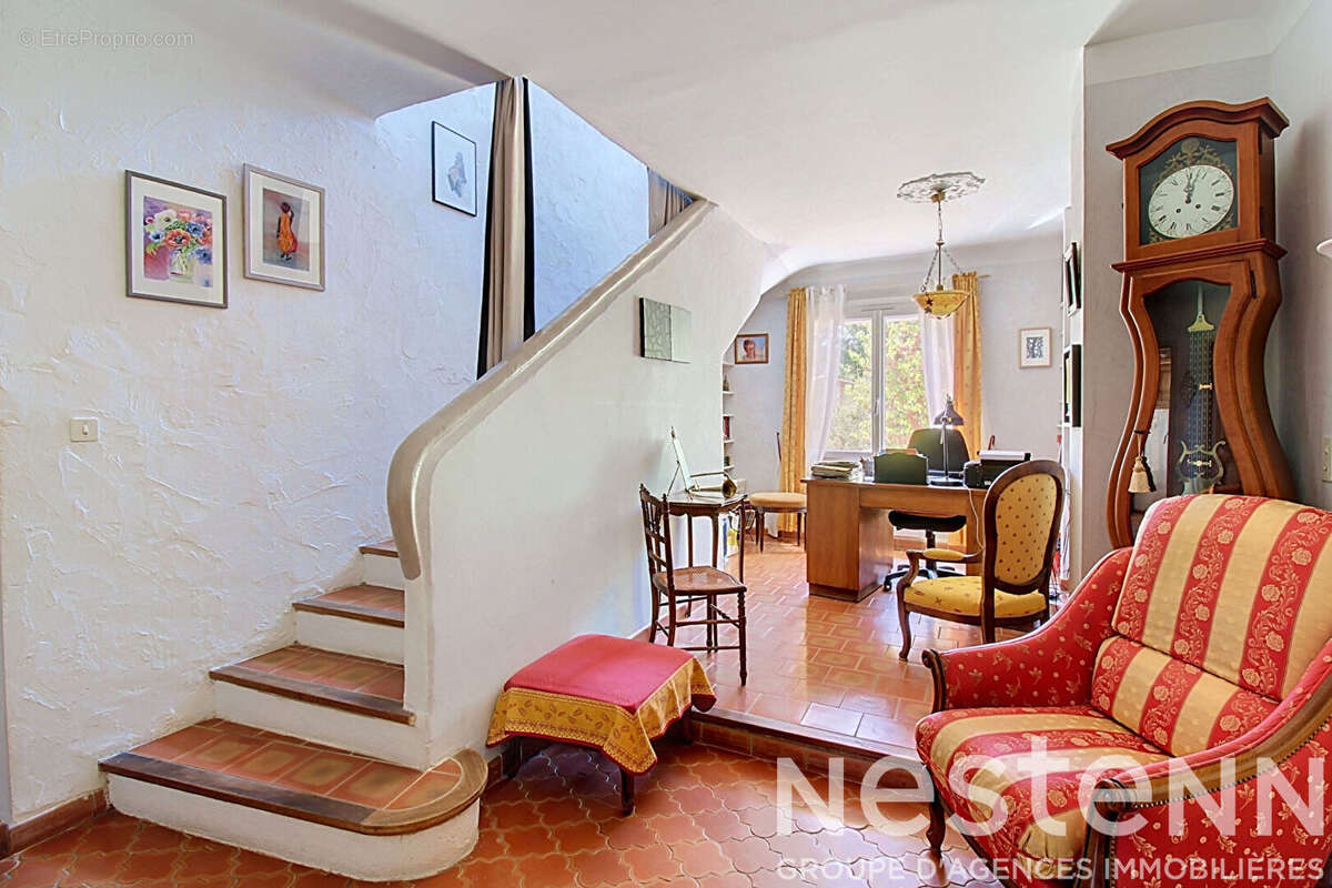 A VENDRE DRAGUIGNAN Villa 180m² avec piscine et vue dégagée - 4553m² de terrain - photo 14