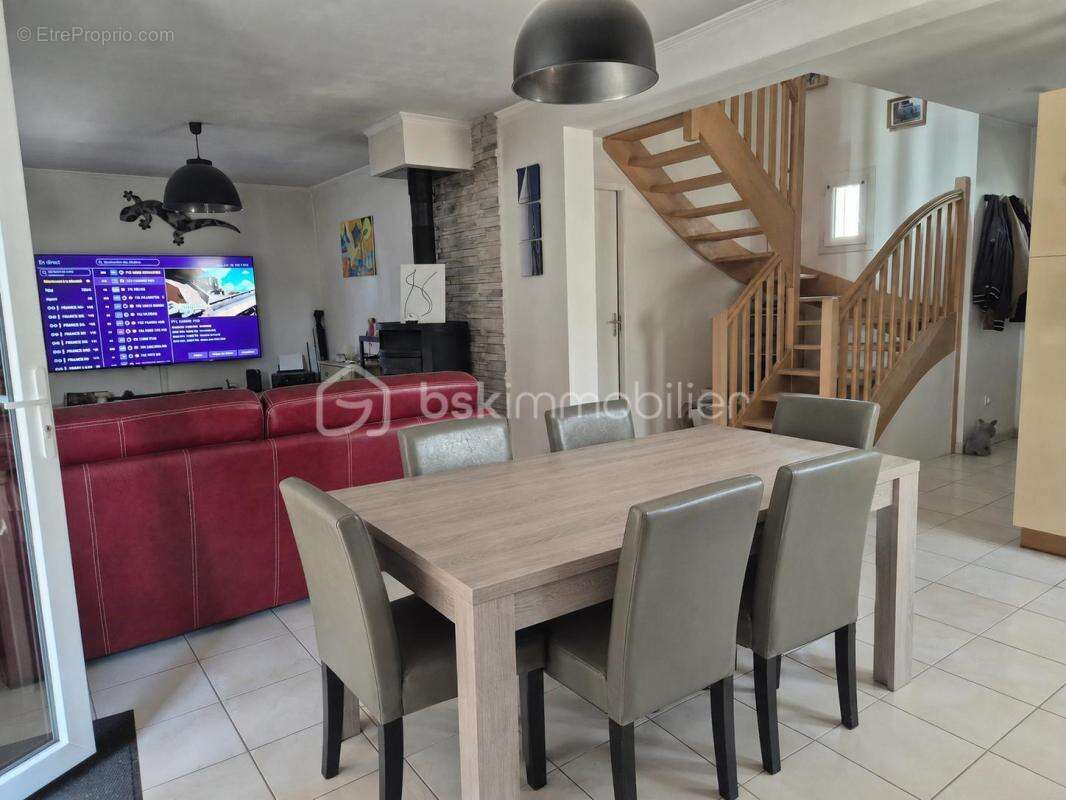 Maison de 86 m² – 3 chambres – Terrain clos de 600 m² – Garage de 40 m² – Lanhelin (Mesnil-Roc'h) - photo 5