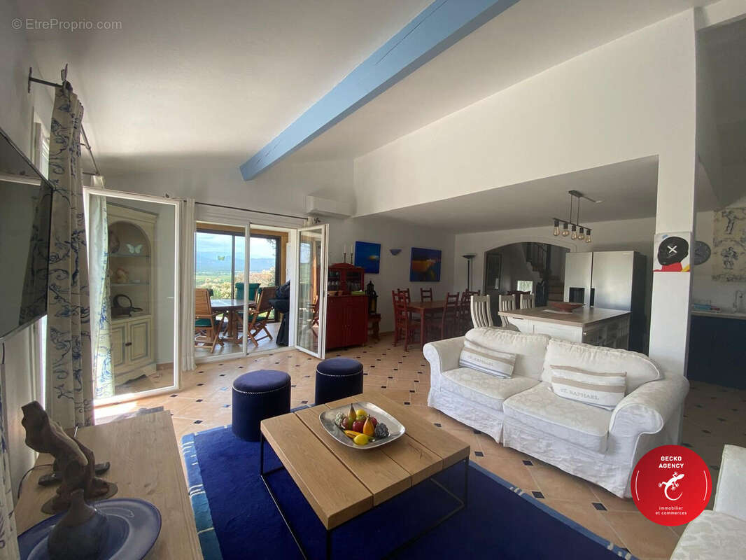 Maison à ROQUEBRUNE-SUR-ARGENS