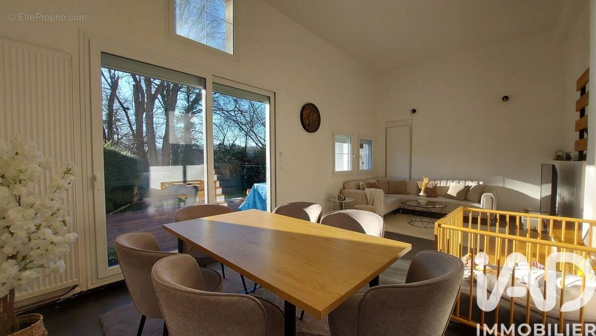 Photo 1 - Maison à MONTEREAU-FAULT-YONNE