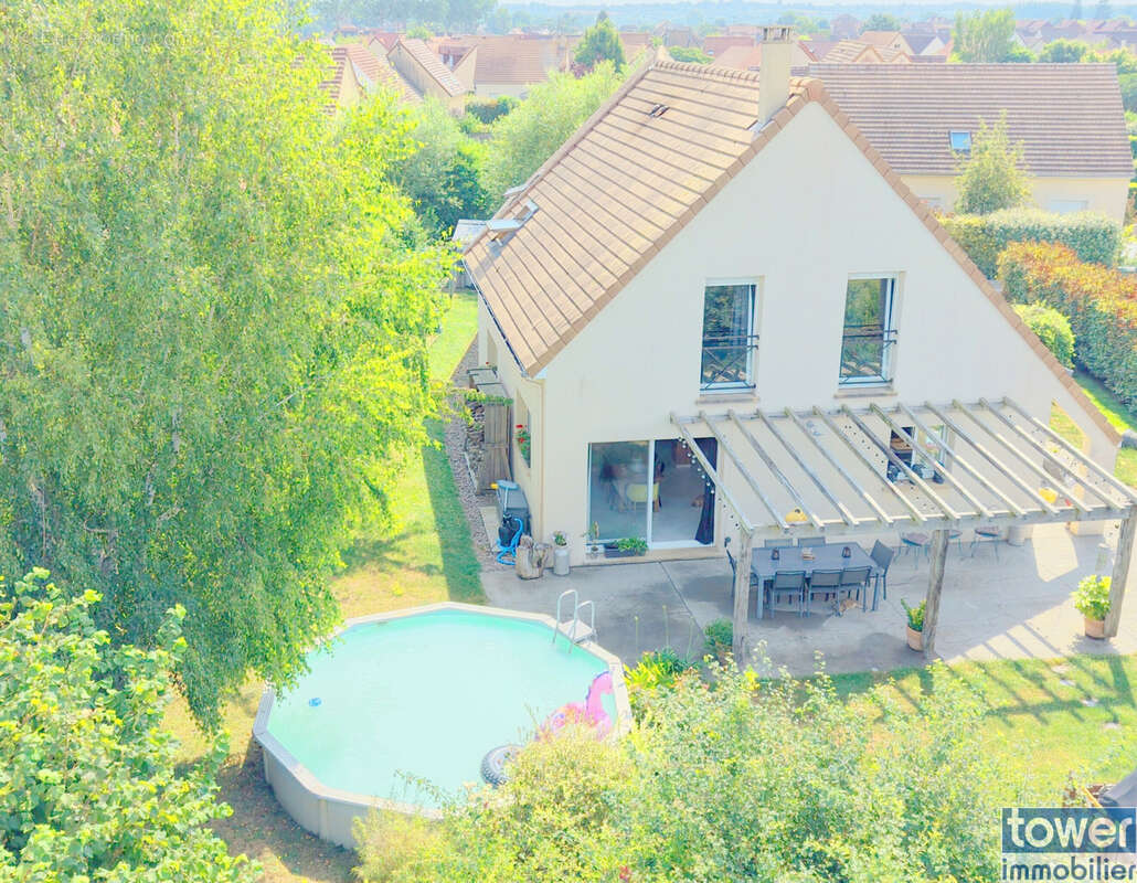 EXCLUSIVITE !!! Maison de standing 2009   219 m2 habitables sur terrain de 945 M2   Située en NORMANDIE. - photo 3