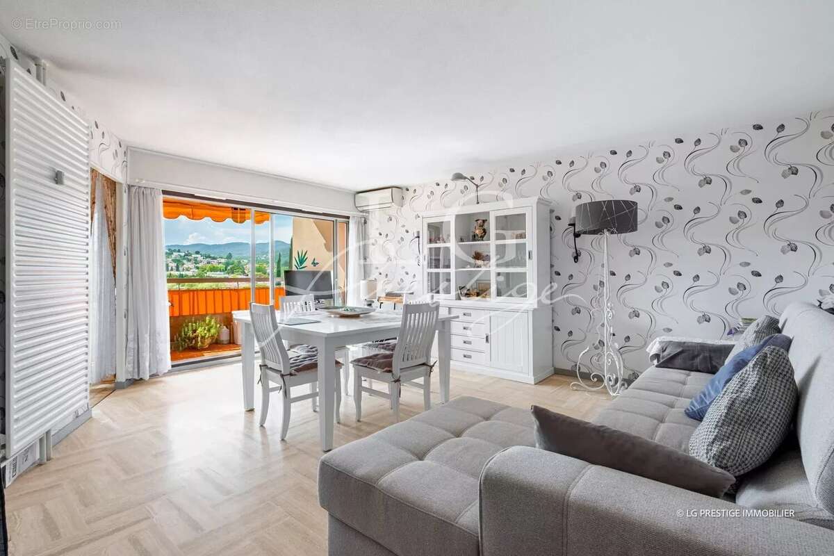 Appartement à MANDELIEU-LA-NAPOULE