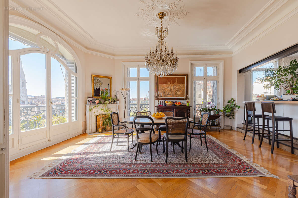 Appartement à MARSEILLE-1E