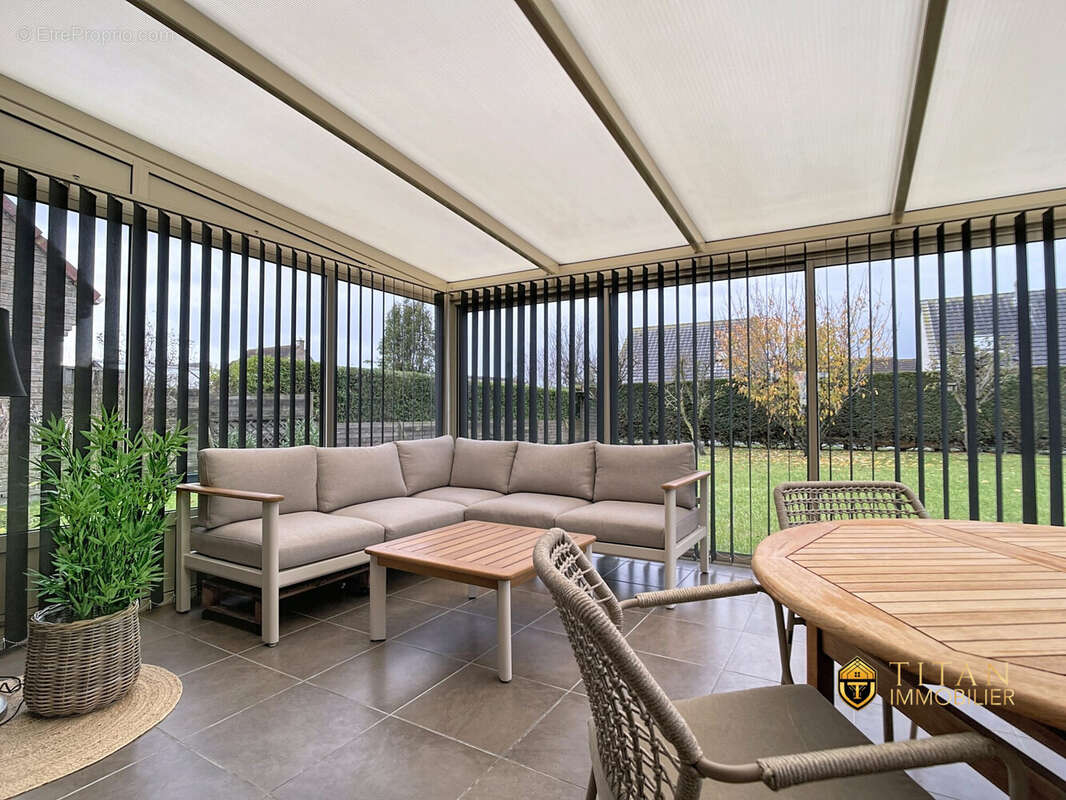 Maison individuelle coup de coeur  3 chambres  Jardin exposée Sud ouest  véranda  garage à Uxem Titan immobilier - Maison à UXEM