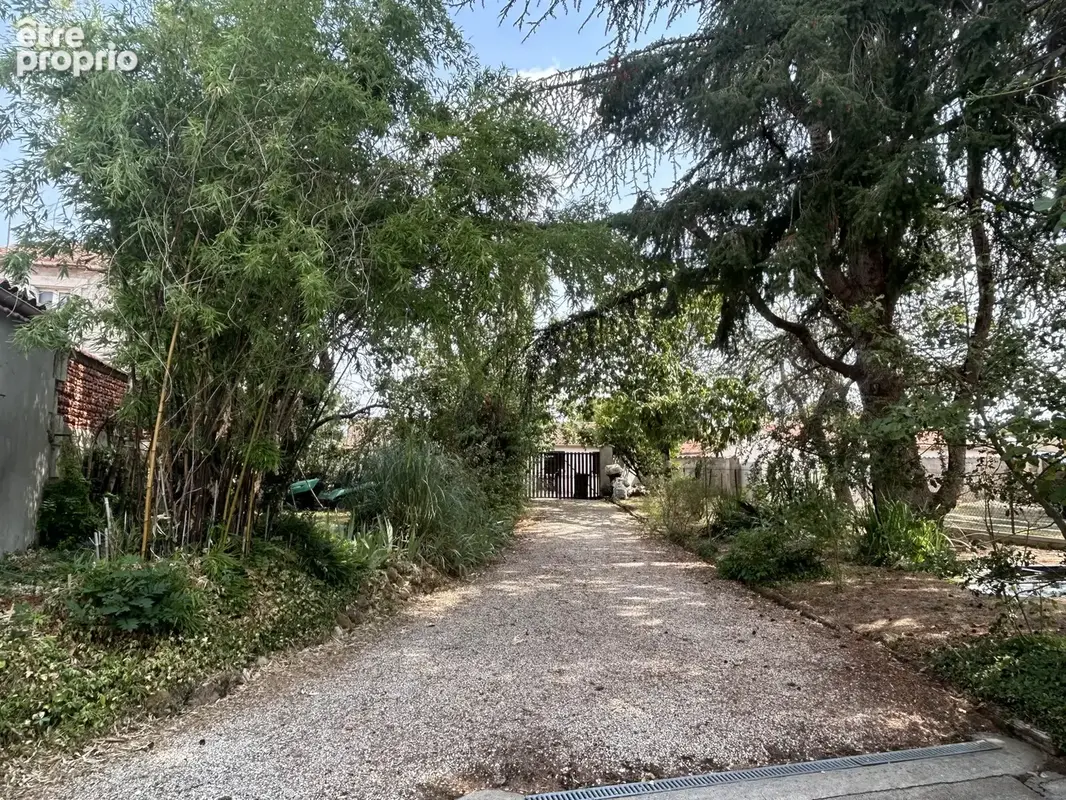 Maison de ville spacieuse avec jardin et grand sous-sol - photo 2