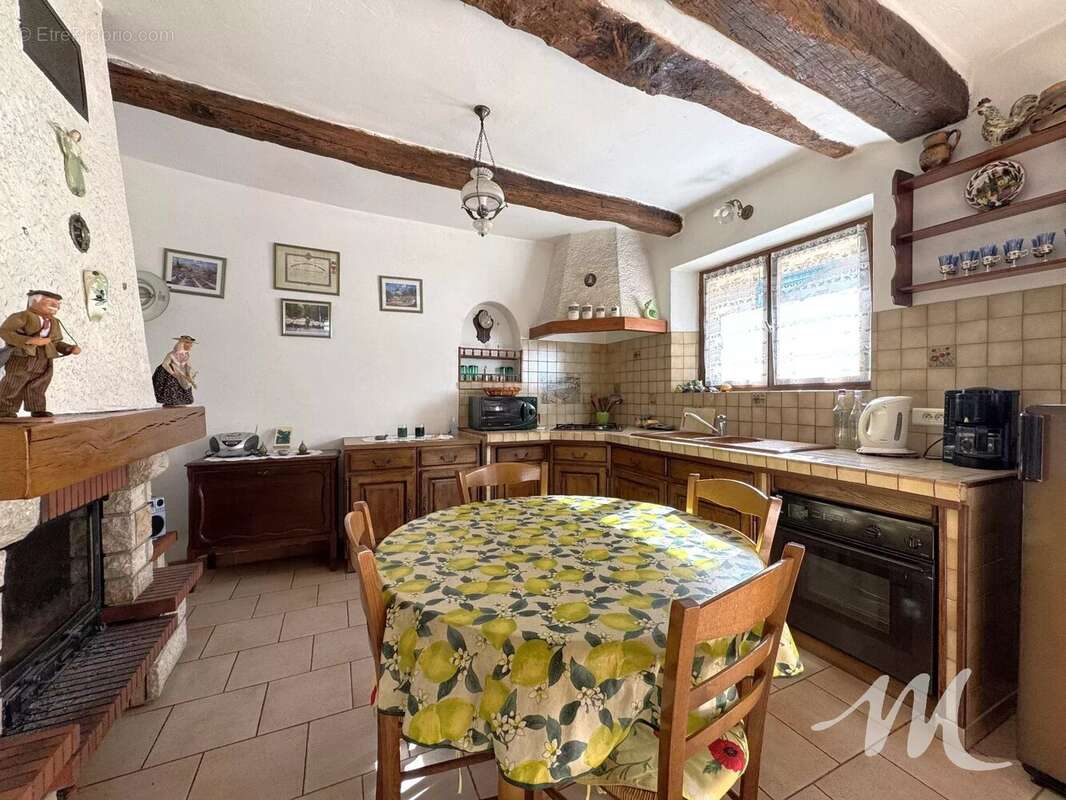 Maison à FOX-AMPHOUX