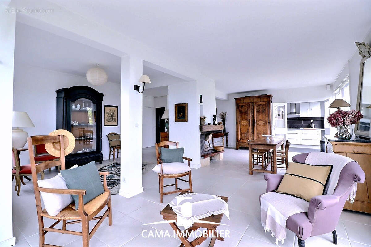 Appartement à FONTENAY-LE-FLEURY