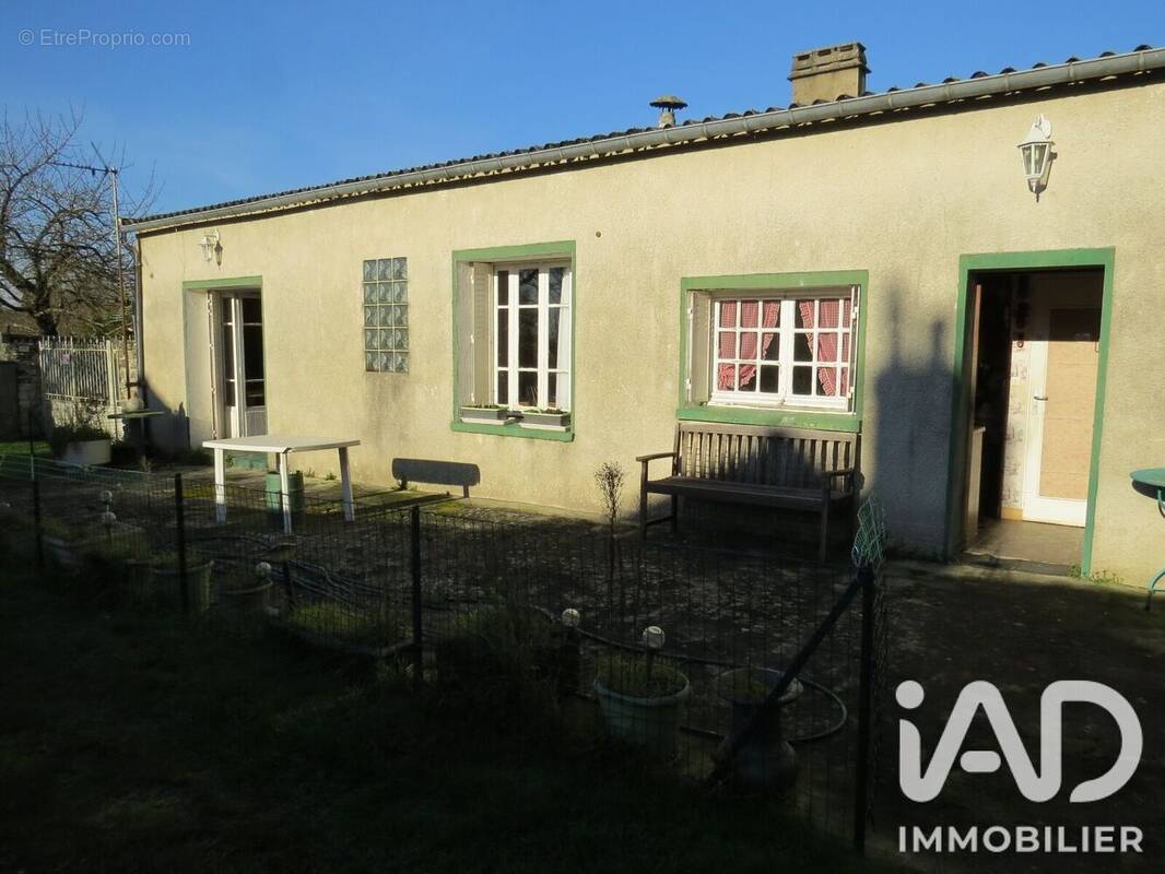Photo 1 - Maison à MONNEVILLE