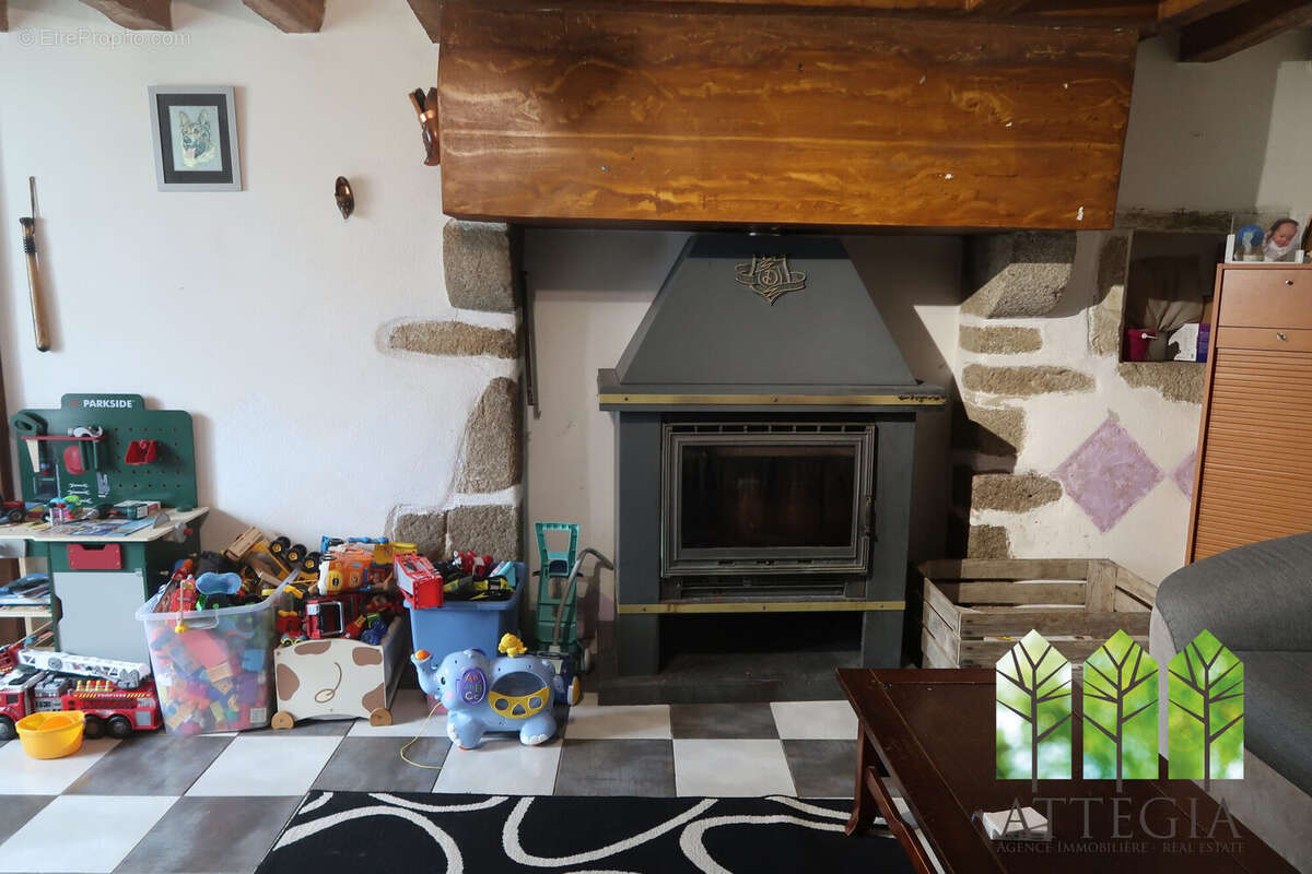 Maison à SAINT-MARTIAL-LE-MONT