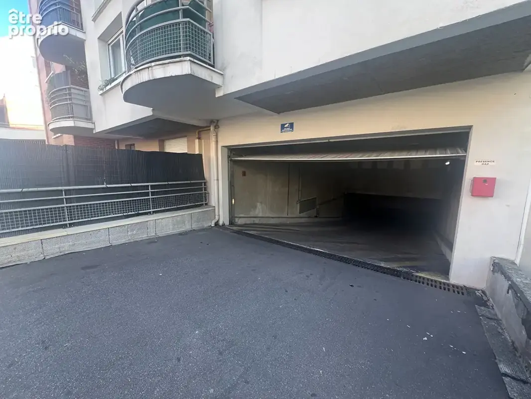 Alfortville Nord - Parking sécurisé dans résidence récente - photo 2