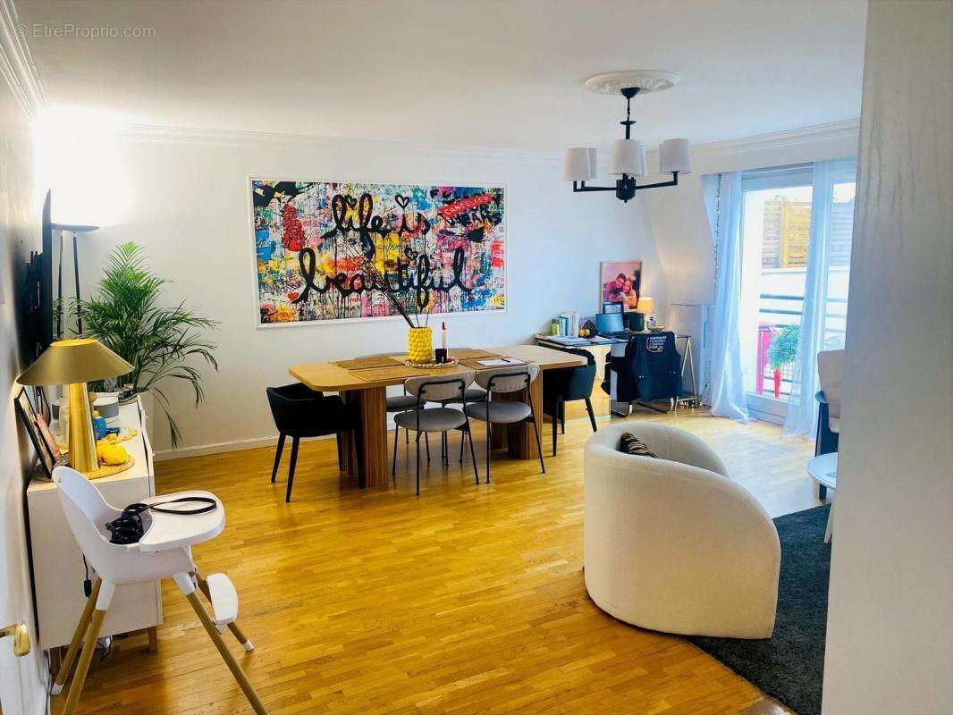 Appartement à LES LILAS