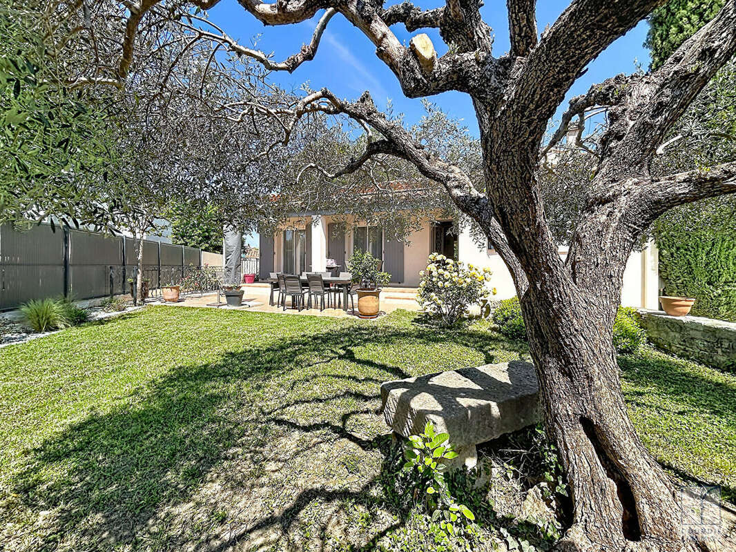 Maison à SAINT-CHAPTES