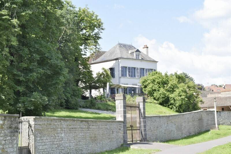 n°1 - Maison à MERCUREY