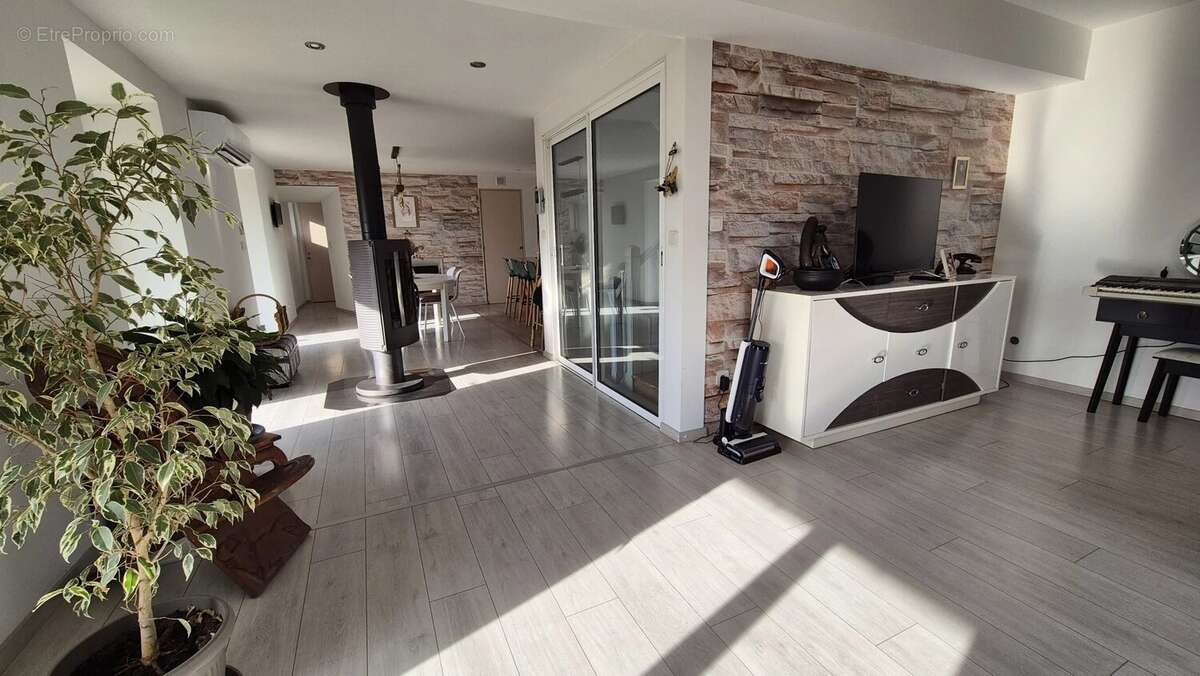 Maison à POUEYFERRE