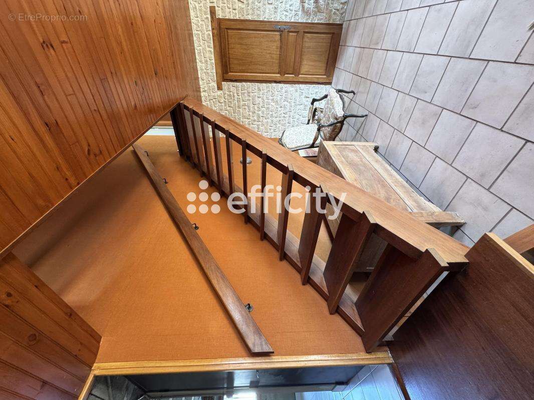 Maison 230 m² à Saint-Come-De-Fresne  - photo 10