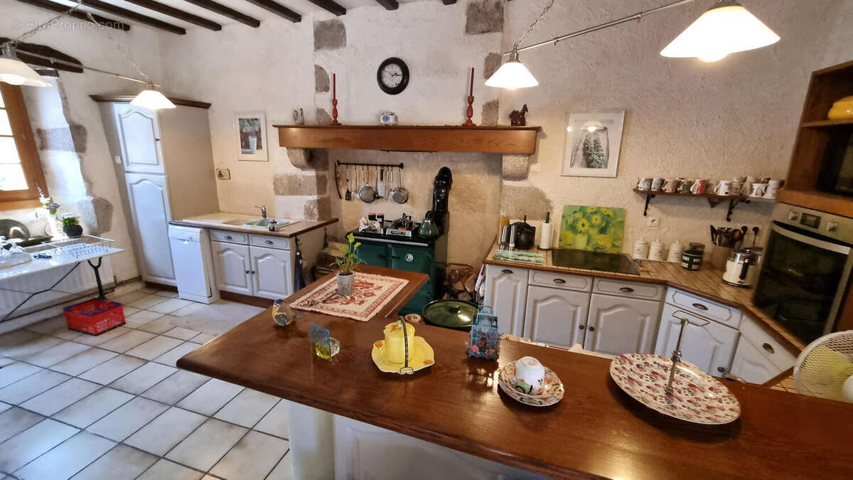 Vue imprenable pour cet ensemble de gîtes et habitation - photo 16