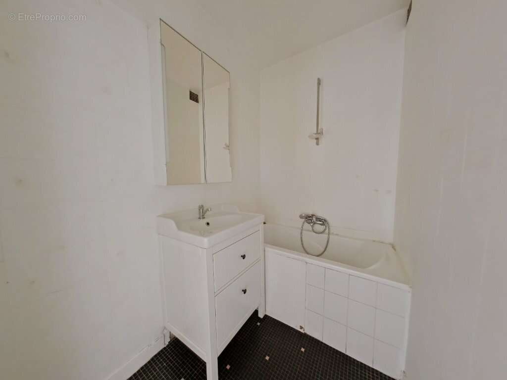 Appartement à PARIS-10E