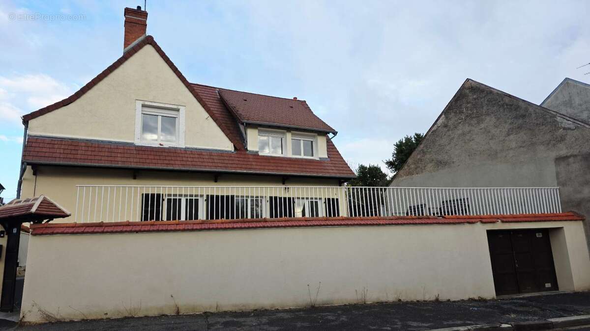 Maison à MEHUN-SUR-YEVRE